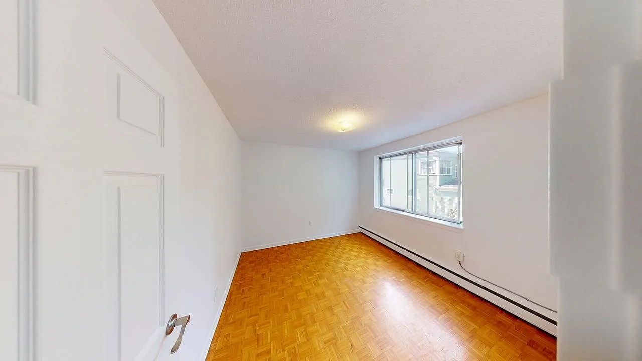 5713 Victoria Road — Photo 3