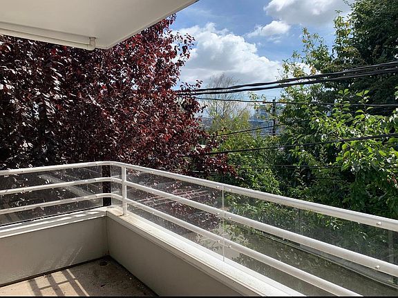 4th image of 1233 Taylor Ave N #202