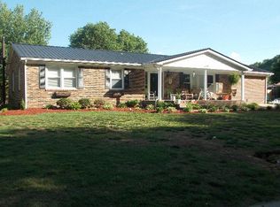 1210 River Dr, Celina, TN 38551