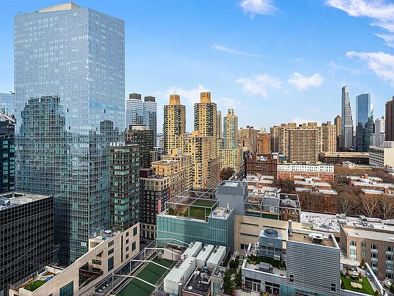 2nd image of 555 W 59th St APT 24A