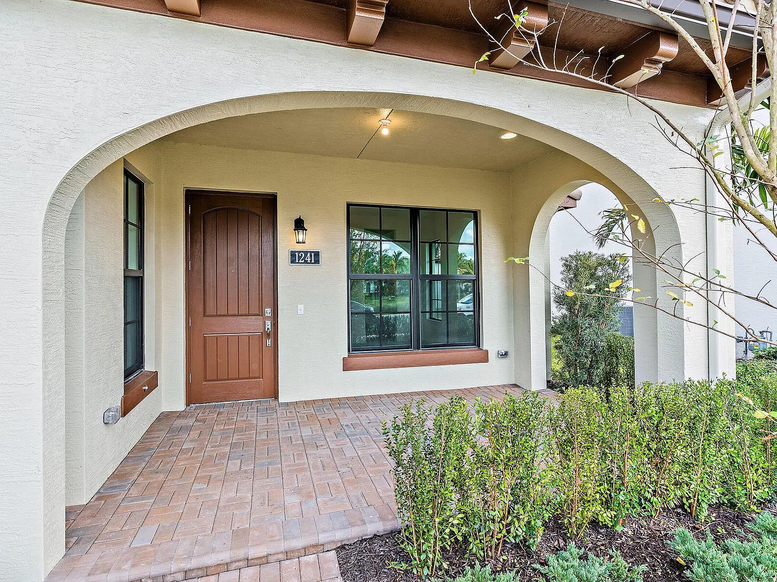5 bed, 7.0 bath, 3626 sqft, $8,500 — Photo 4