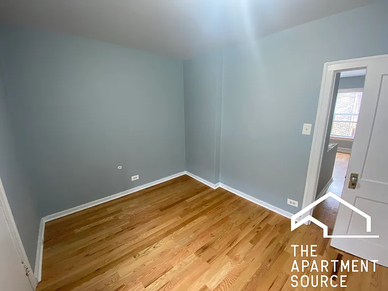 5692 N Ridge Ave #1E — Photo 9
