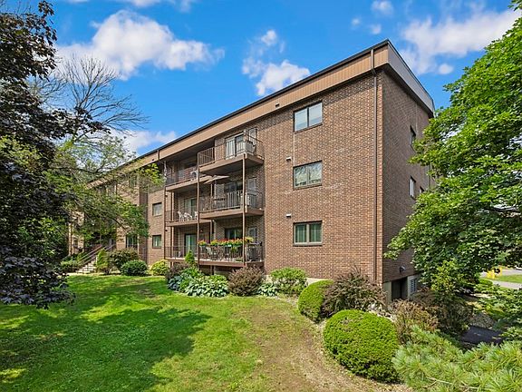 4th image of 7 Ledgewood Way APT 4