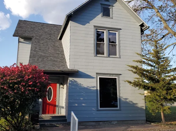 104 E Scott St, Tuscola, IL 61953