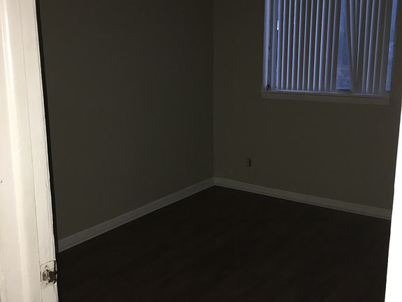 2nd image of 135 N Lincolnway APT 2B