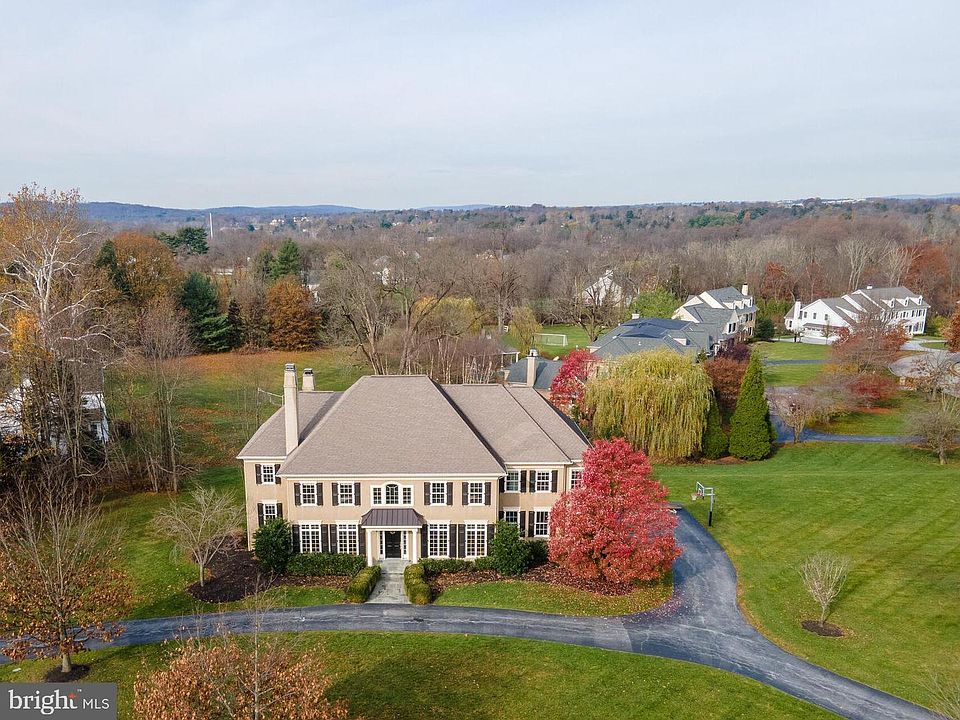 1st image of 99 Waverly Cir