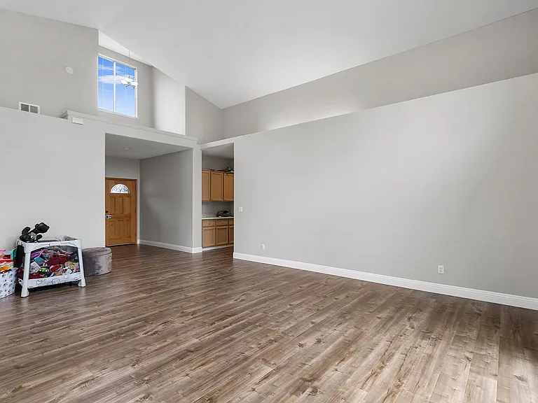 129 Biscayne Way — Photo 11