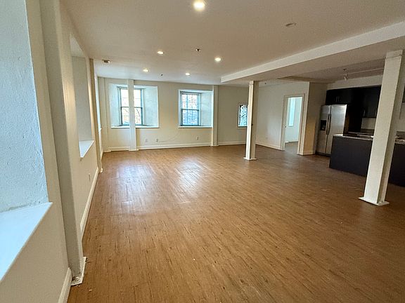 3rd image of 535 Roosevelt Ave APT 1001