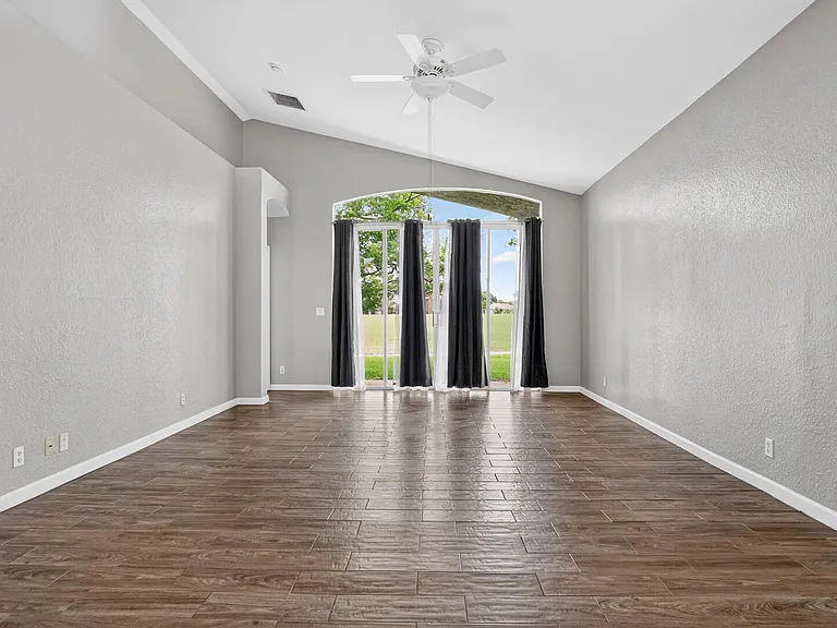 671 NW Stanford Ln — Photo 3