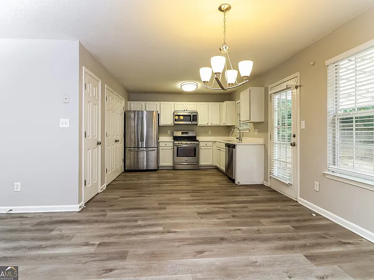 2860 Highland Hill Pkwy — Photo 8