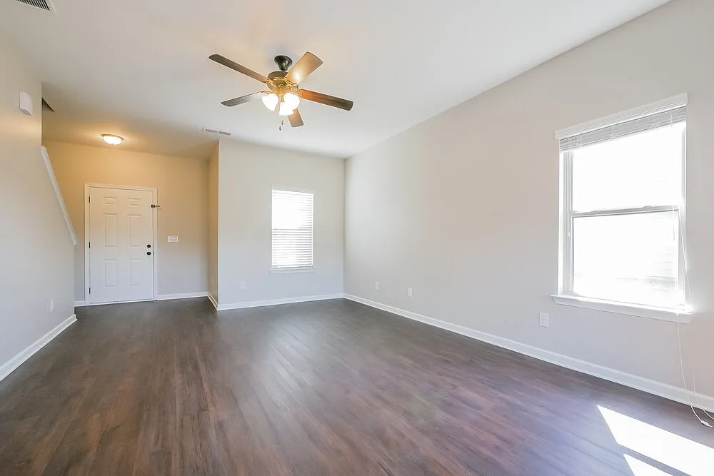 4 bed, 3.0 bath, 2228 sqft, $2,410 — Photo 4