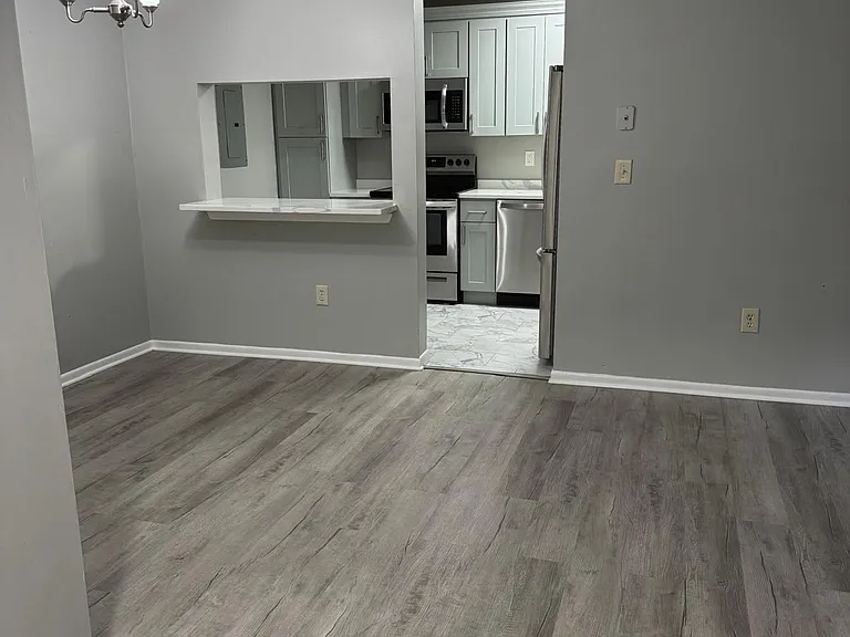 121 Cluff Crossing Rd #11 — Photo 4