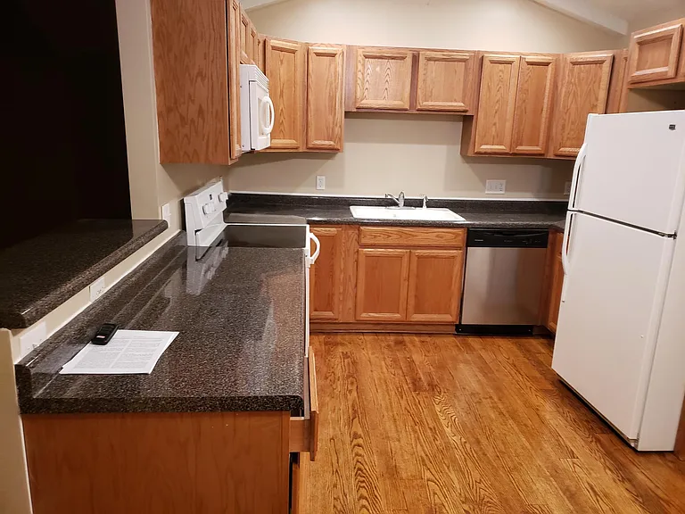 Y Cir — Photo 28