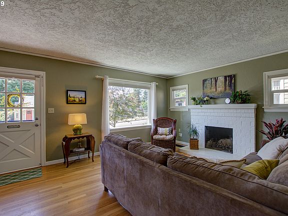 5th image of 3813 Grant St