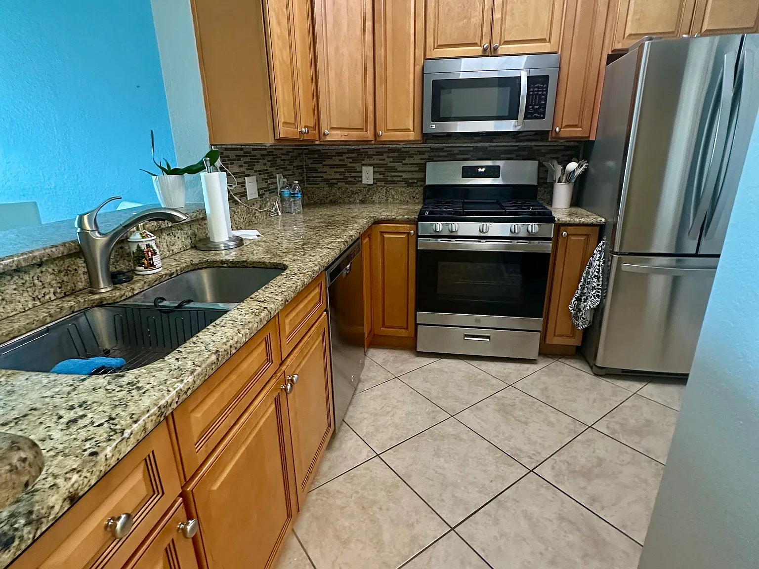 1 bed, 890 sqft, $1,950 — Photo 4