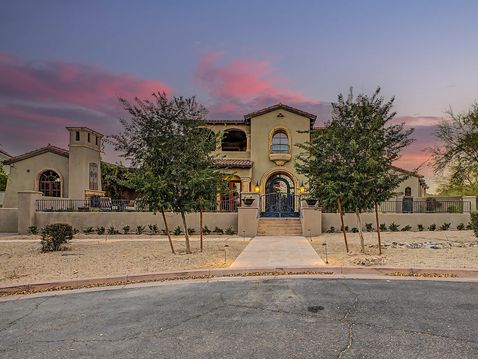 4 bed, 6313 sqft, $18,500 — Photo 2