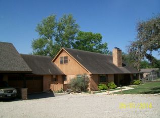 216 S Lakeway Dr, Kerrville, TX 78028