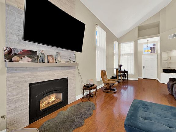 4th image of 905 Celestine Circle
