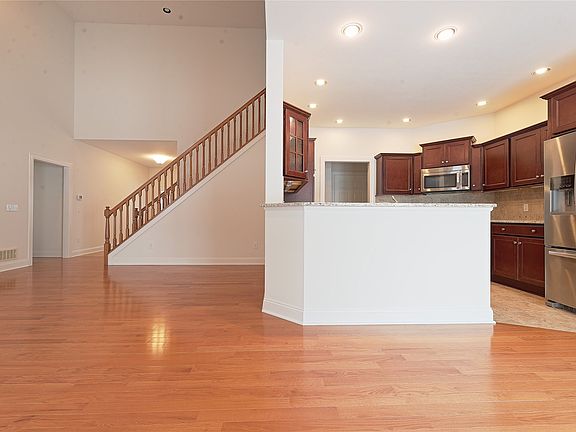5th image of 4355 Stone Creek Dr