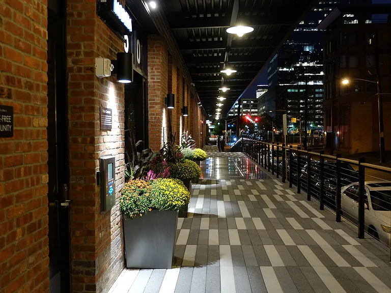 Ideally located in the Powerhouse Arts District
