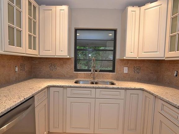 2nd image of 1039 Glensprings Ave