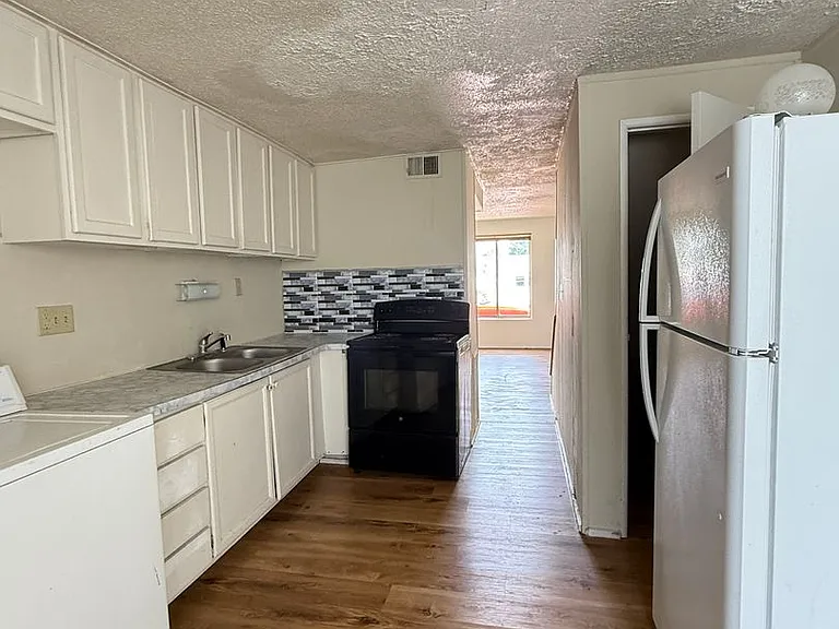 805 S Walnut St #A — Photo 6