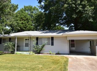 105 N Spring St, Cassville, MO 65625