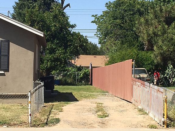 3rd image of 435 W El Camino Ave