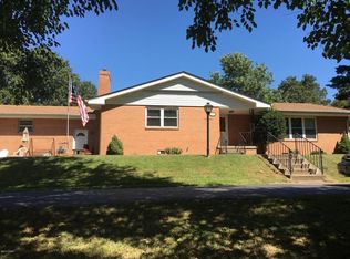 730 E 17th Street Pl, Baxter Springs, KS 66713