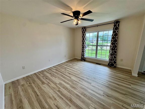 5th image of 730 Moorland Cir