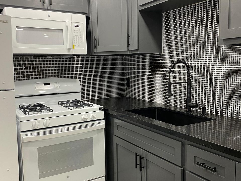 1st image of 1807 W 25th St