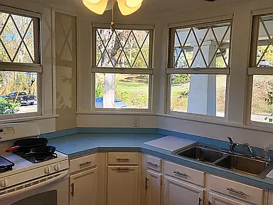 3 bed, 1200 sqft, $2,350 — Photo 2