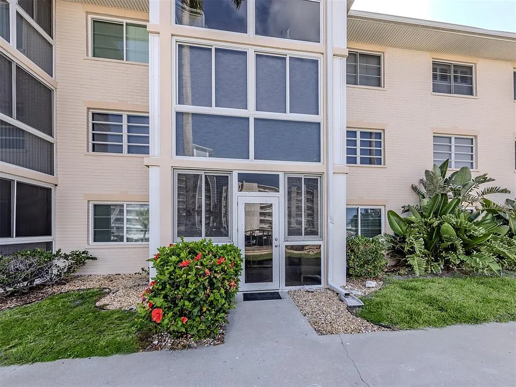 2 bed, 2.0 bath, 927 sqft, $2,500 — Photo 2