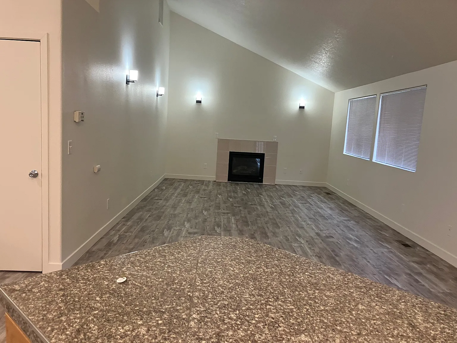 3 bed, 1.5 bath, 1800 sqft, $2,785 — Photo 2