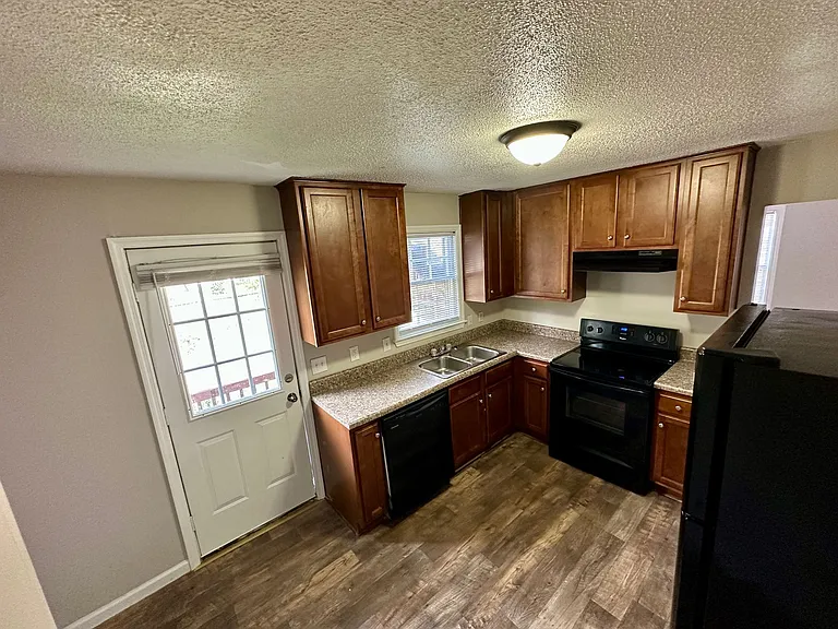 4300 Trenholm Rd — Photo 2