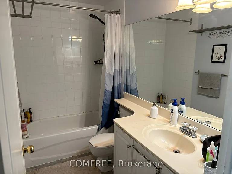 393 King St W #807 — Photo 8