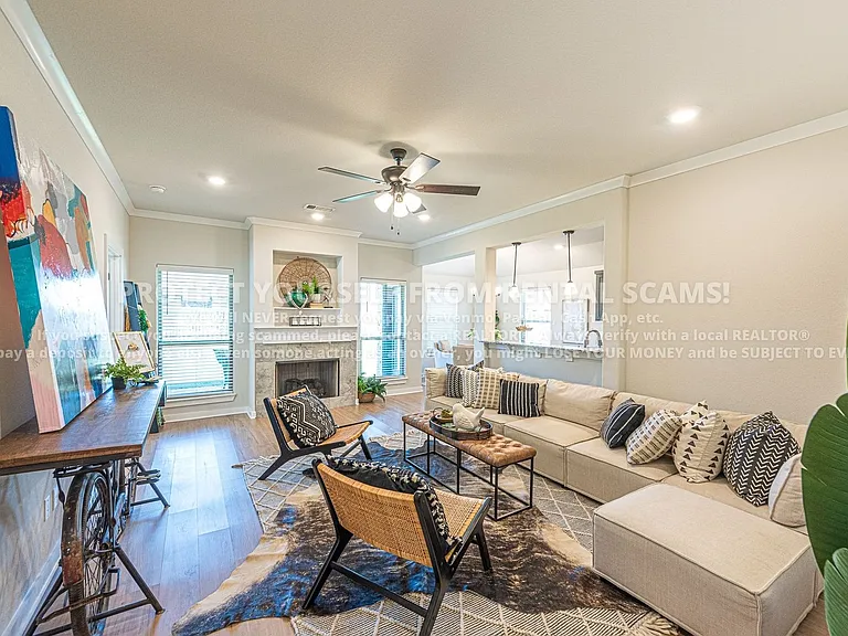 347 W Tyler Rd — Photo 3
