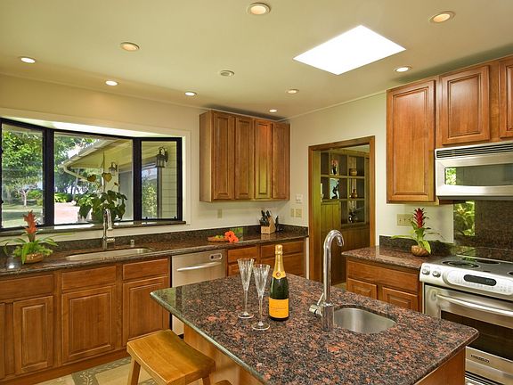 5th image of 210A S Kalaheo Ave