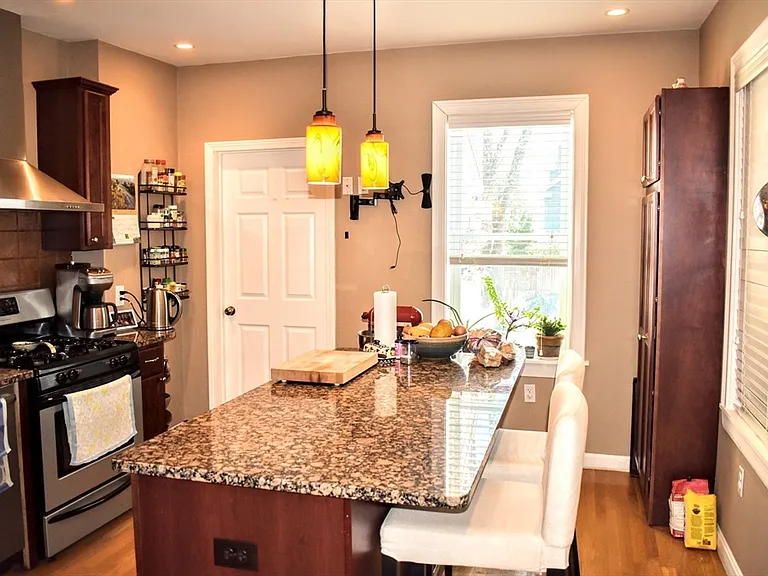 79 Francis St #1 — Photo 4