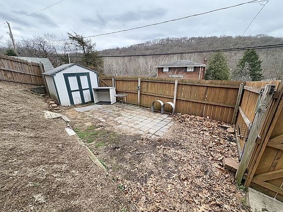 3rd image of 798 Valley Rd