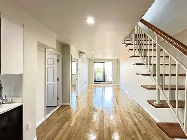 6525 Roosevelt Ave #6B, Woodside, NY 11377 – 2-bedroom rental in Fresh Meadows