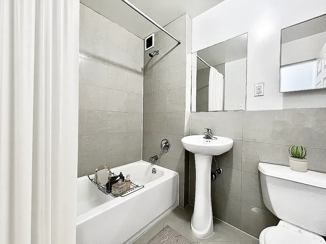 1765 Townsend Avenue — Photo 4