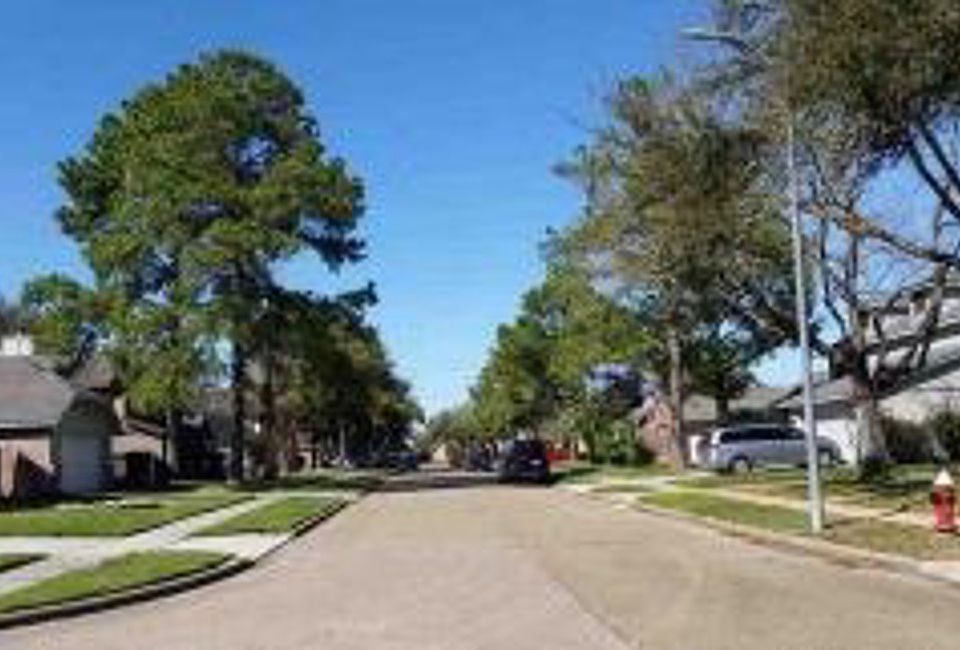 Exterior Neighborhood (street photo)