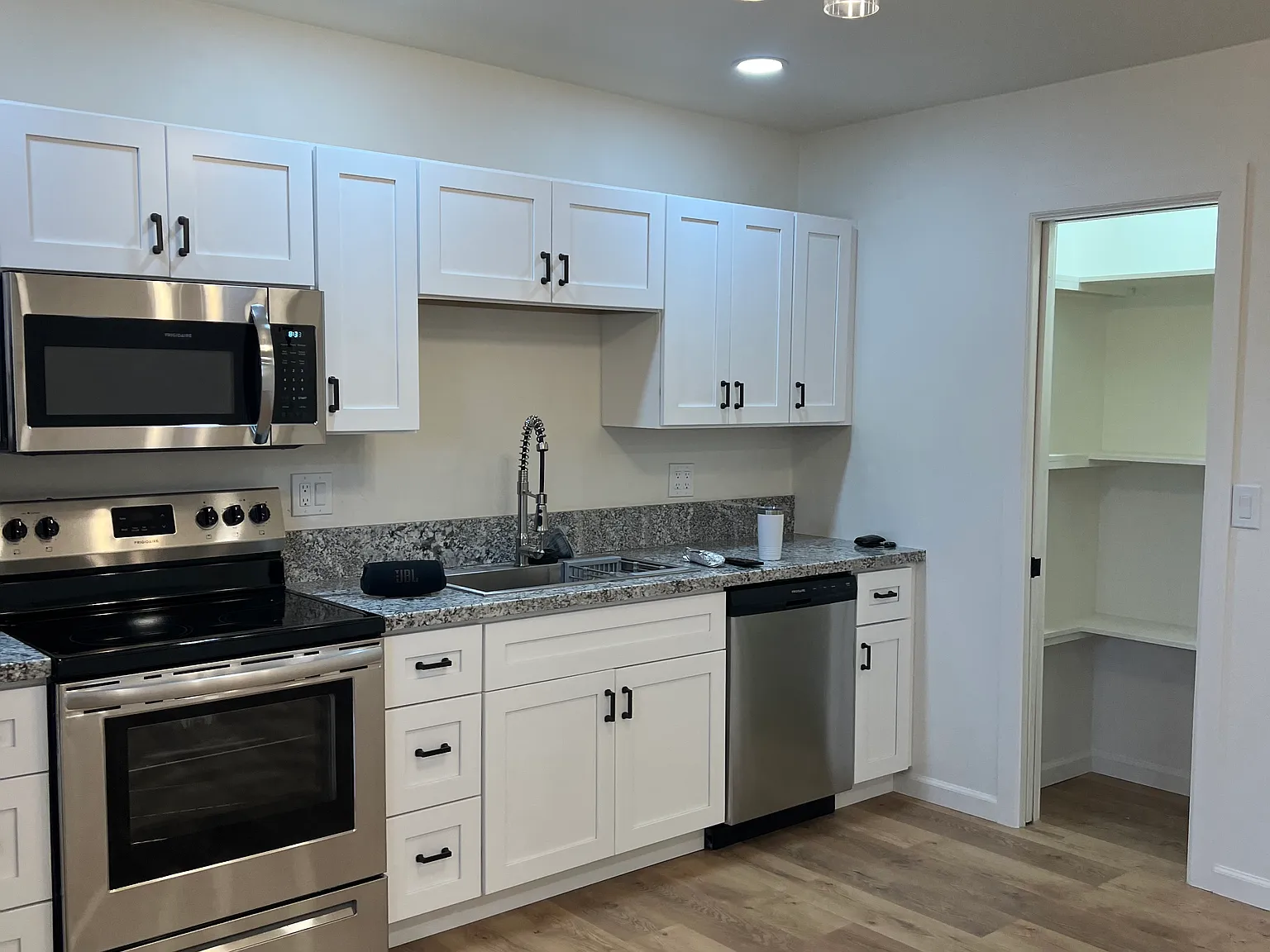 1 bed, 750 sqft, $1,175 — Photo 4