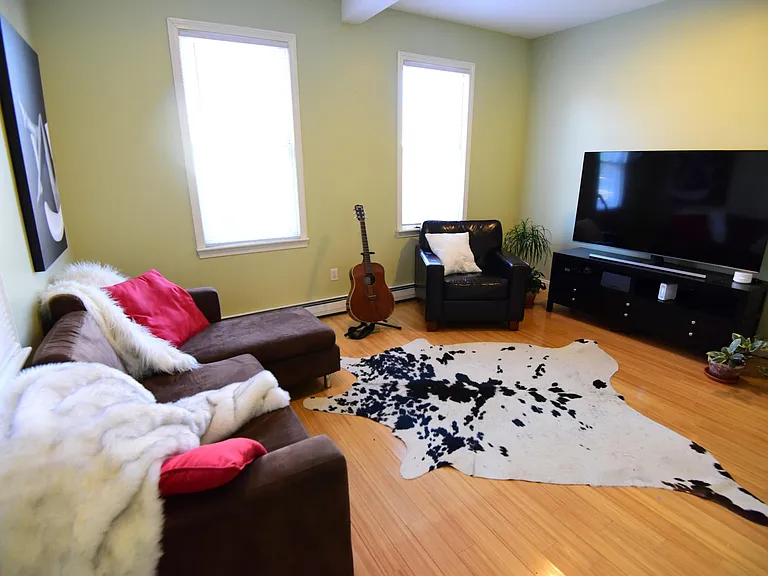 52 Maple St — Photo 7