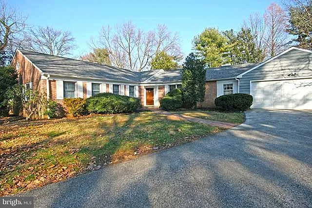 1121 Club House Rd photo 1