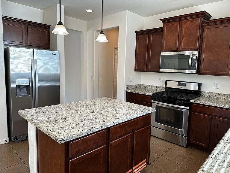 18618 W Mountain View Rd — Photo 7