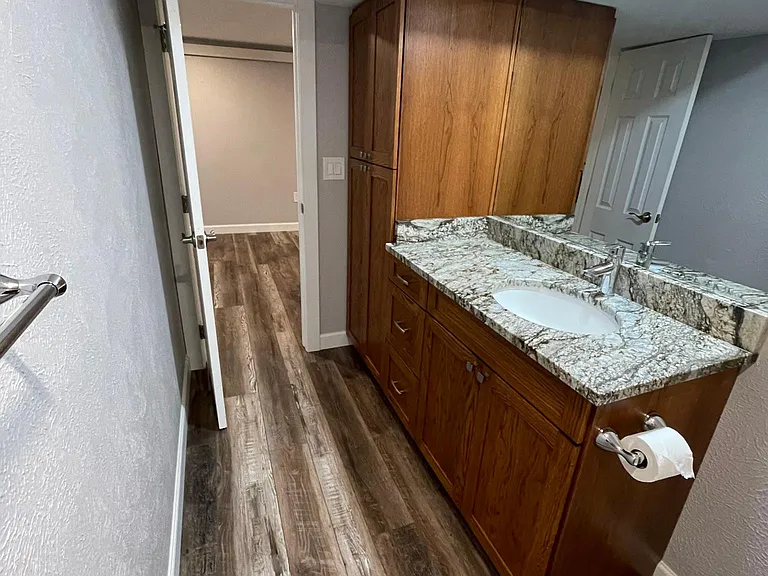 1935 Nueva Vista Dr #B — Photo 12