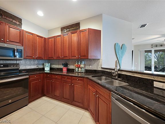 4th image of 240 W End Dr Unit 223