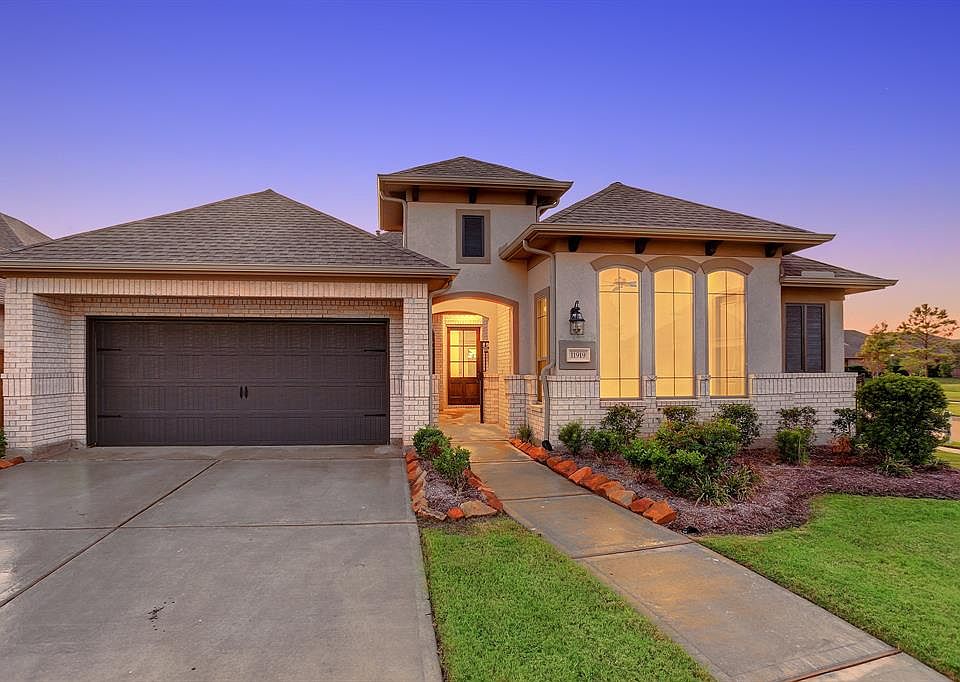 1st image of 11919 Peonia Ln